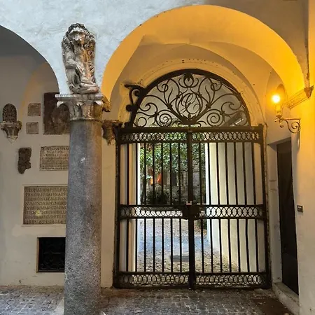 Center, Luxury & History In Via Monserrato