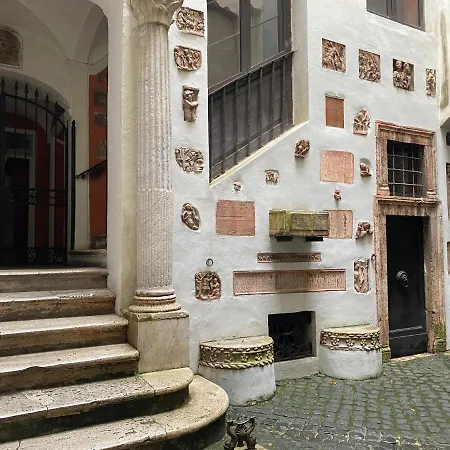 Center, Luxury & History In Via Monserrato Apartment *