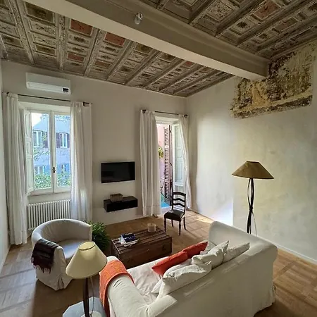Apartment Center, Luxury & History In Via Monserrato