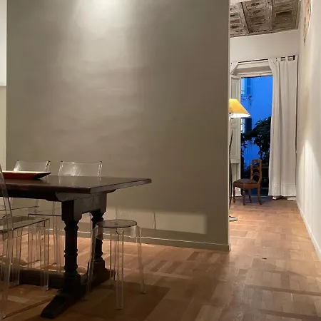 Center, Luxury & History In Via Monserrato Apartment