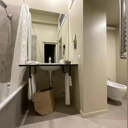 Apartamento Center, Luxury & History In Via Monserrato