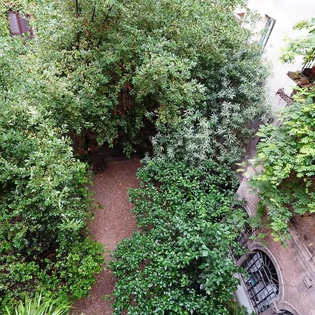 Center, Luxury & History In Via Monserrato