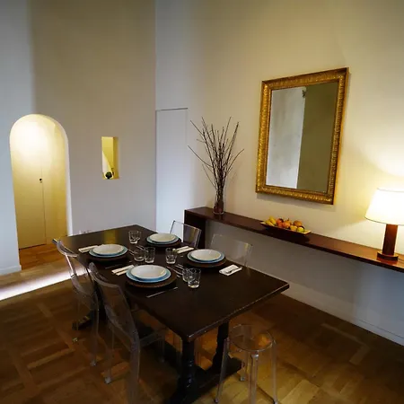 Center, Luxury & History In Via Monserrato Apartment