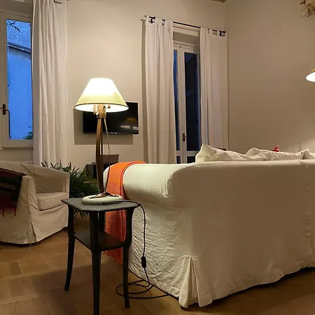 Center, Luxury & History In Via Monserrato Apartment