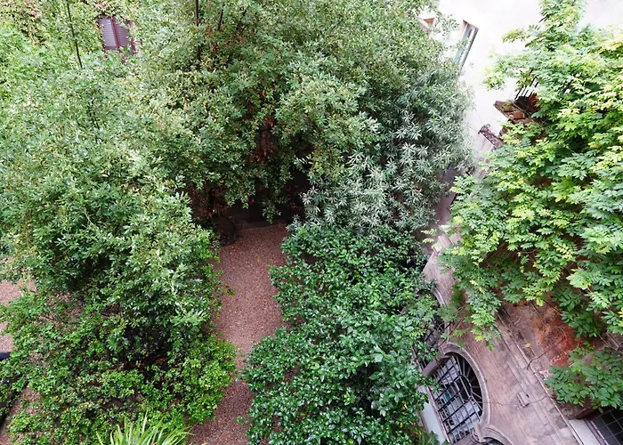 Center, Luxury & History In Via Monserrato