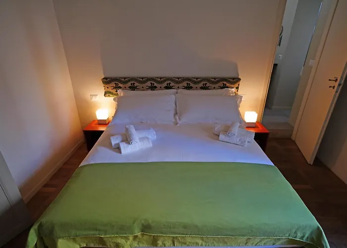 Center, Luxury & History In Via Monserrato Appartement